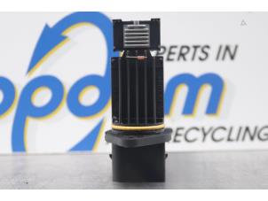 Usagé Czujnik masy powietrza BMW 1 serie (E87/87N) 118i 16V Prix € 35,00 Règlement à la marge proposé par Gebr Opdam B.V.