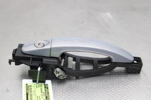 Gebruikte Portiergreep 4Deurs links-voor Ford Grand C-Max (DXA) 1.6 Ti-VCT 16V Prijs op aanvraag aangeboden door Gebr Opdam B.V.