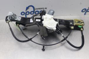 Używane Mechanizm szyby prawej przedniej wersja 4-drzwiowa Ford Focus 3 Wagon 1.0 Ti-VCT EcoBoost 12V 125 Cena € 100,00 Procedura marży oferowane przez Gebr Opdam B.V.