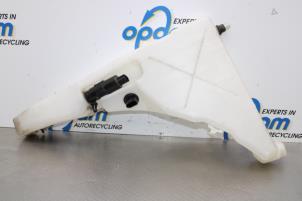 Gebruikte Ruitensproeiertank voor Audi S8 (D4) 4.0 V8 TFSI 32V Prijs € 50,00 Margeregeling aangeboden door Gebr Opdam B.V.