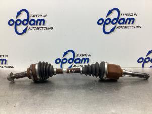 Gebruikte Aandrijfas links-voor Mazda Tribute 3.0 V6 24V 4x4 Prijs € 125,00 Margeregeling aangeboden door Gebr Opdam B.V.