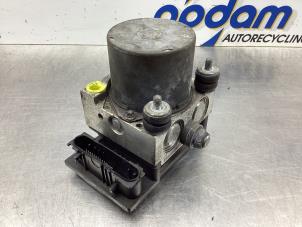 Gebruikte ABS Pomp Opel Tigra Twin Top 1.8 16V Prijs € 75,00 Margeregeling aangeboden door Gebr Opdam B.V.