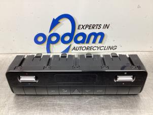 Begagnade Värmekontrollpanel Mercedes Sprinter 5t (907.6) 311 CDI 2.1 D RWD Pris € 121,00 Inklusive moms erbjuds av Gebr Opdam B.V.