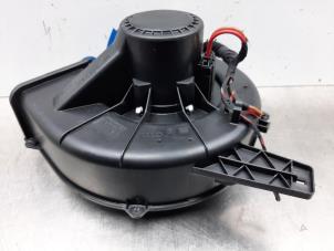 Begagnade Fläktmotor för uppvärmning och ventilation Volkswagen Polo IV (9N1/2/3) 1.4 16V Pris € 35,00 Marginaltabell erbjuds av Gebr Opdam B.V.