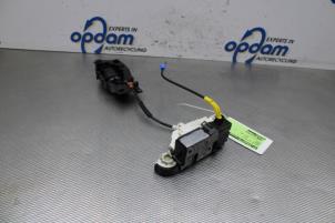 Gebruikte Schuifdeur Slotmechaniek rechts Peugeot Expert Prijs € 50,00 Margeregeling aangeboden door Gebr Opdam B.V.