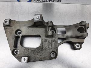 Begagnade Övre fäste, generator Seat Leon (1P1) 1.6 Pris € 35,00 Marginaltabell erbjuds av Gebr Opdam B.V.