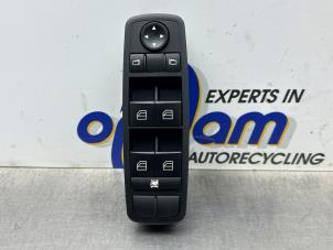 Nieuwe Ruit schakelaar elektrisch Mercedes ML-Klasse Prijs € 75,00 Inclusief btw aangeboden door Gebr Opdam B.V.