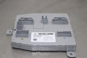 Używane Skrzynka bezpieczników Mercedes C (W205) C-350 e 2.0 16V Cena € 80,00 Procedura marży oferowane przez Gebr Opdam B.V.