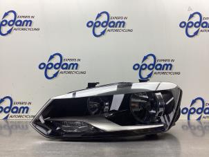 Nieuwe Koplamp links Volkswagen Polo Prijs € 110,00 Inclusief btw aangeboden door Gebr Opdam B.V.