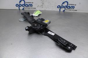 Begagnade Fönstermekanism, 4-dörrars, vänster fram Nissan Qashqai (J11) 1.2 DIG-T 16V Pris € 75,00 Marginaltabell erbjuds av Gebr Opdam B.V.