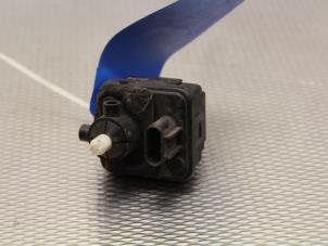 Begagnade Strålkastarmotor Hyundai H100 Pris på förfrågan erbjuds av Gebr Opdam B.V.