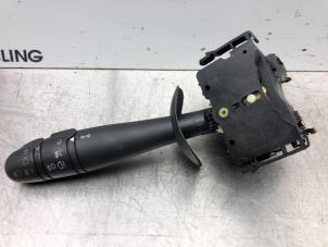 Gebruikte Knipperlicht Schakelaar Renault Laguna II Grandtour (KG) 1.6 16V Prijs € 25,00 Margeregeling aangeboden door Gebr Opdam B.V.