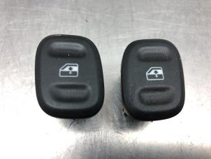 Gebruikte Ruit schakelaar elektrisch Fiat Panda/Pandina (312) 0.9 TwinAir Turbo 85 Prijs € 35,00 Margeregeling aangeboden door Gebr Opdam B.V.