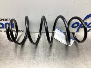 Begagnade Främre fjäderskruv Audi A2 (8Z0) 1.4 16V Pris € 25,00 Marginaltabell erbjuds av Gebr Opdam B.V.