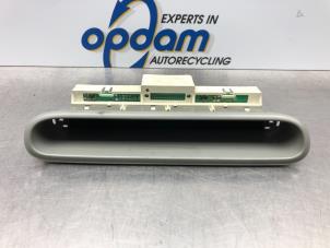 Gebruikte Display Interieur Renault Twingo (C06) 1.2 Prijs € 40,00 Margeregeling aangeboden door Gebr Opdam B.V.