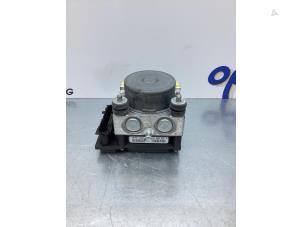 Gebruikte ABS Pomp Renault Clio III (BR/CR) 1.2 16V 75 Prijs € 90,00 Margeregeling aangeboden door Gebr Opdam B.V.