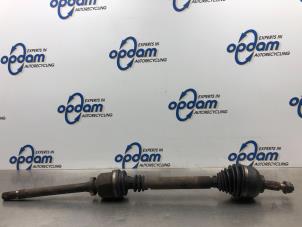 Gebruikte Aandrijfas rechts-voor Renault Espace (JK) 2.0 16V Turbo Prijs € 60,00 Margeregeling aangeboden door Gebr Opdam B.V.