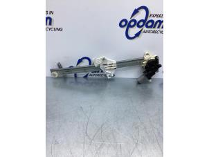 Gebruikte Raammechaniek 4Deurs links-voor Suzuki Celerio (LF) 1.0 12V Dualjet Prijs € 60,00 Margeregeling aangeboden door Gebr Opdam B.V.