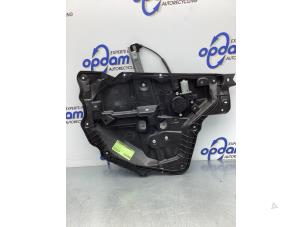 Gebruikte Ruitmechaniek 4Deurs links-voor Mazda CX-5 I (KE,GH) 2.0 SkyActiv-G 16V 4WD Prijs € 80,00 Margeregeling aangeboden door Gebr Opdam B.V.