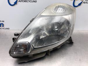 Gebruikte Koplamp links Daihatsu Sirion 2 (M3) 1.0 12V DVVT Prijs € 50,00 Margeregeling aangeboden door Gebr Opdam B.V.