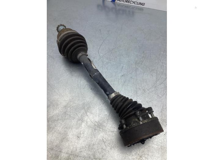 Drivaxel, vänster fram från en Seat Ibiza ST (6J8) 1.2 TDI Ecomotive 2012