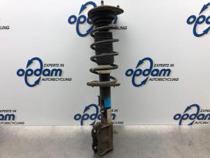 Begagnade Stötdämparstång, vänster fram Smart Forfour (454) 1.1 12V Pris € 40,00 Marginaltabell erbjuds av Gebr Opdam B.V.