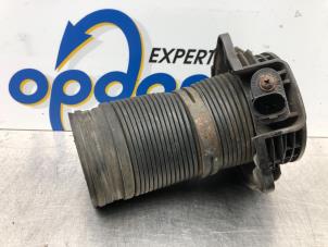 Używane Czujnik masy powietrza Volkswagen Passat Variant (3C5) 2.0 FSI 16V Cena € 50,00 Procedura marży oferowane przez Gebr Opdam B.V.