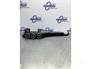 Begagnade Dekorstripe, instrumentbräda Mercedes B (W246) 1.5 B-180 CDI,d 16V Pris € 150,00 Marginaltabell erbjuds av Gebr Opdam B.V.