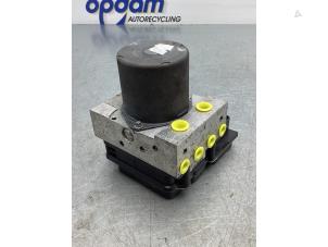 Begagnade ABS-pump Mercedes E (W212) E-350 CGI V6 24V BlueEfficiency Pris € 175,00 Marginaltabell erbjuds av Gebr Opdam B.V.