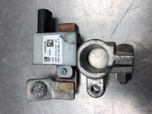 Używane Biegun akumulator Opel Corsa E 1.0 SIDI Turbo 12V Cena € 35,00 Procedura marży oferowane przez Gebr Opdam B.V.