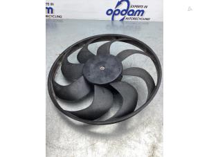 Używane Silnik wentylatora Renault Captur (2R) 1.2 TCE 16V EDC Cena € 50,00 Procedura marży oferowane przez Gebr Opdam B.V.