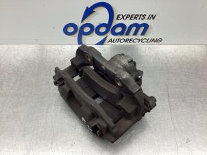 Gebruikte Remklauw (Tang) rechts-voor Opel Crossland (X) 1.2 12V Prijs € 50,00 Margeregeling aangeboden door Gebr Opdam B.V.