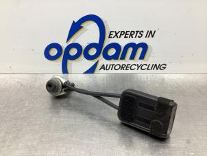 Begagnade Främre bältesspänne, vänster Opel Corsa D 1.0 Pris € 25,00 Marginaltabell erbjuds av Gebr Opdam B.V.