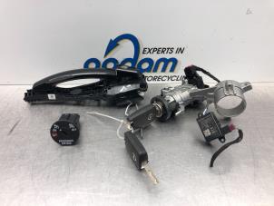 Gebruikte Slotenset Cilinder (compleet) Opel Corsa E 1.0 SIDI Turbo 12V Prijs € 100,00 Margeregeling aangeboden door Gebr Opdam B.V.