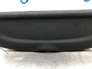 Używane Pólka tylna Peugeot 206+ (2L/M) 1.4 XS Cena € 50,00 Procedura marży oferowane przez Gebr Opdam B.V.