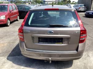 Begagnade Baklykta, vänster Kia Cee'd Sporty Wagon (EDF) 1.6 CRDi 90 16V Pris € 60,00 Marginaltabell erbjuds av Gebr Opdam B.V.