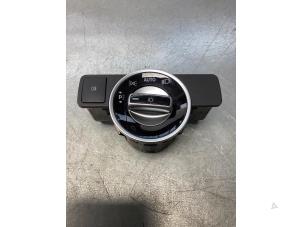 Gebruikte Schakelaar Licht Mercedes A (W176) 1.5 A-180 CDI, A-180d 16V Prijs € 20,00 Margeregeling aangeboden door Gebr Opdam B.V.
