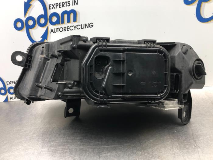 Strålkastare, höger från en Audi A6 (C6) 2.4 V6 24V 2005