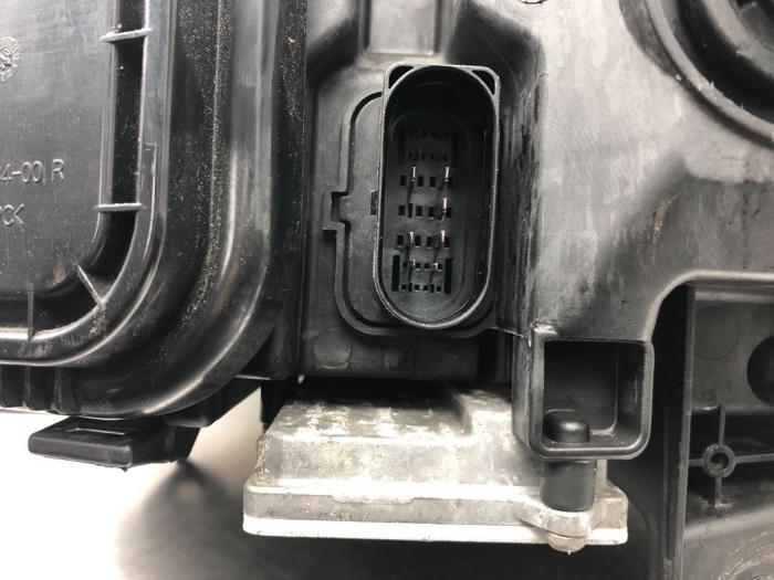 Strålkastare, höger från en Audi A6 (C6) 2.4 V6 24V 2005