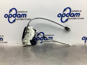 Begagnade Dörrlåsmekanism, 4-dörrars, vänster fram Skoda Fabia III Combi (NJ5) 1.2 TSI 16V Greentech Pris € 75,00 Marginaltabell erbjuds av Gebr Opdam B.V.