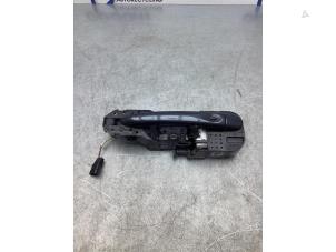 Begagnade Dörrhandtag, 4-dörrars, vänster bak Renault Megane III Grandtour (KZ) 1.2 16V TCE 130 Pris € 50,00 Marginaltabell erbjuds av Gebr Opdam B.V.