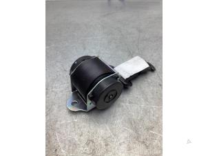 Begagnade Bakre säkerhetsbälte, vänster Fiat Punto II (188) 1.3 JTD Multijet 16V Pris € 25,00 Marginaltabell erbjuds av Gebr Opdam B.V.