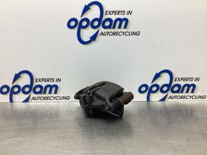 Begagnade Främre bromsok, höger Opel Agila (A) 1.2 16V Twin Port Pris € 30,00 Marginaltabell erbjuds av Gebr Opdam B.V.