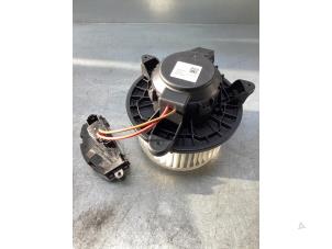 Gebruikte Kachel Ventilatiemotor Volvo XC40 (XZ) 1.5 T3 12V Prijs € 125,00 Margeregeling aangeboden door Gebr Opdam B.V.