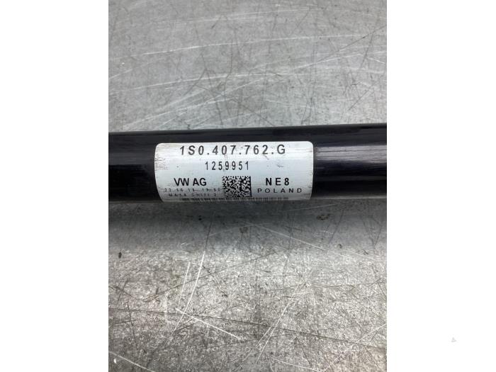 Drivaxel, höger fram från en Volkswagen Up! (121) 1.0 12V 60 2020