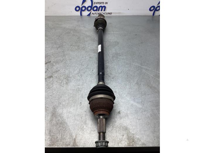 Drivaxel, höger fram från en Volkswagen Up! (121) 1.0 12V 60 2020