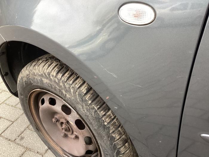 Framskärm, vänster från en Mazda 2 (NB/NC/ND/NE) 1.4 16V 2005