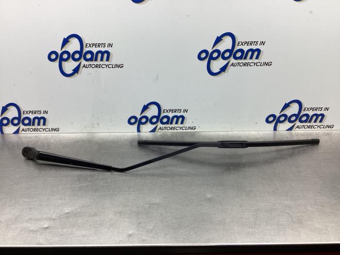 Främre torkararm från en Renault Scénic III (JZ) 1.4 16V TCe 130 2010