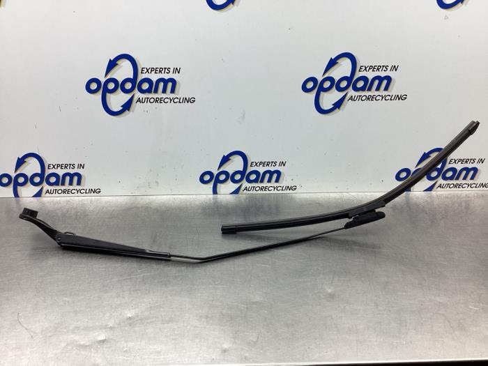 Främre torkararm från en Renault Scénic III (JZ) 1.4 16V TCe 130 2010