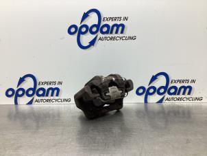 Używane Zacisk hamulcowy prawy przód BMW 3 serie (F30) 320i 1.6 16V EfficientDynamicsEdition Cena € 75,00 Procedura marży oferowane przez Gebr Opdam B.V.
